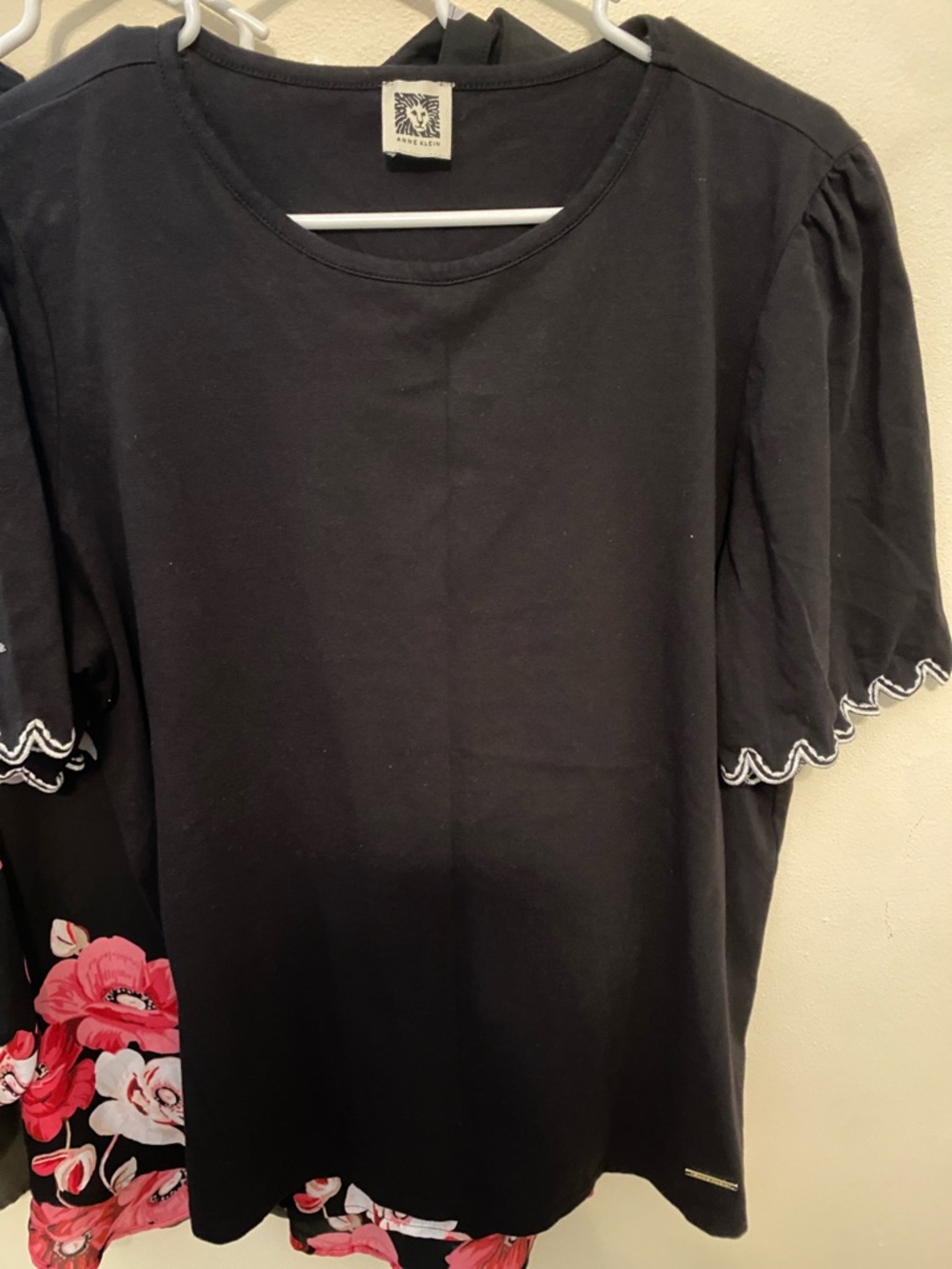 BUNDLE OF 4 Woman blouses - Picture 3 of 5